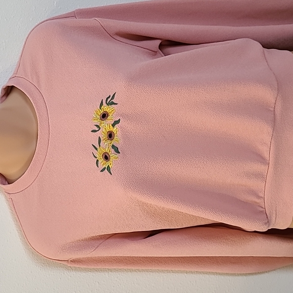 Shein sweatshirt Size med US sz 6 peach woth yellow sun-flower - Picture 4 of 6